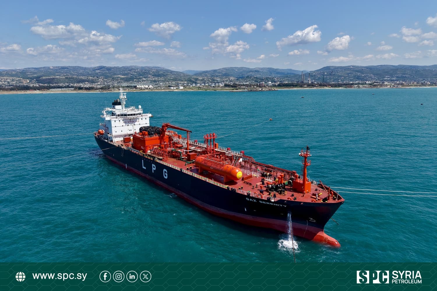 استلام شحنات جديدة من الغاز على متن الناقلة GAS SERENITY إلى مصب بانياس البحري